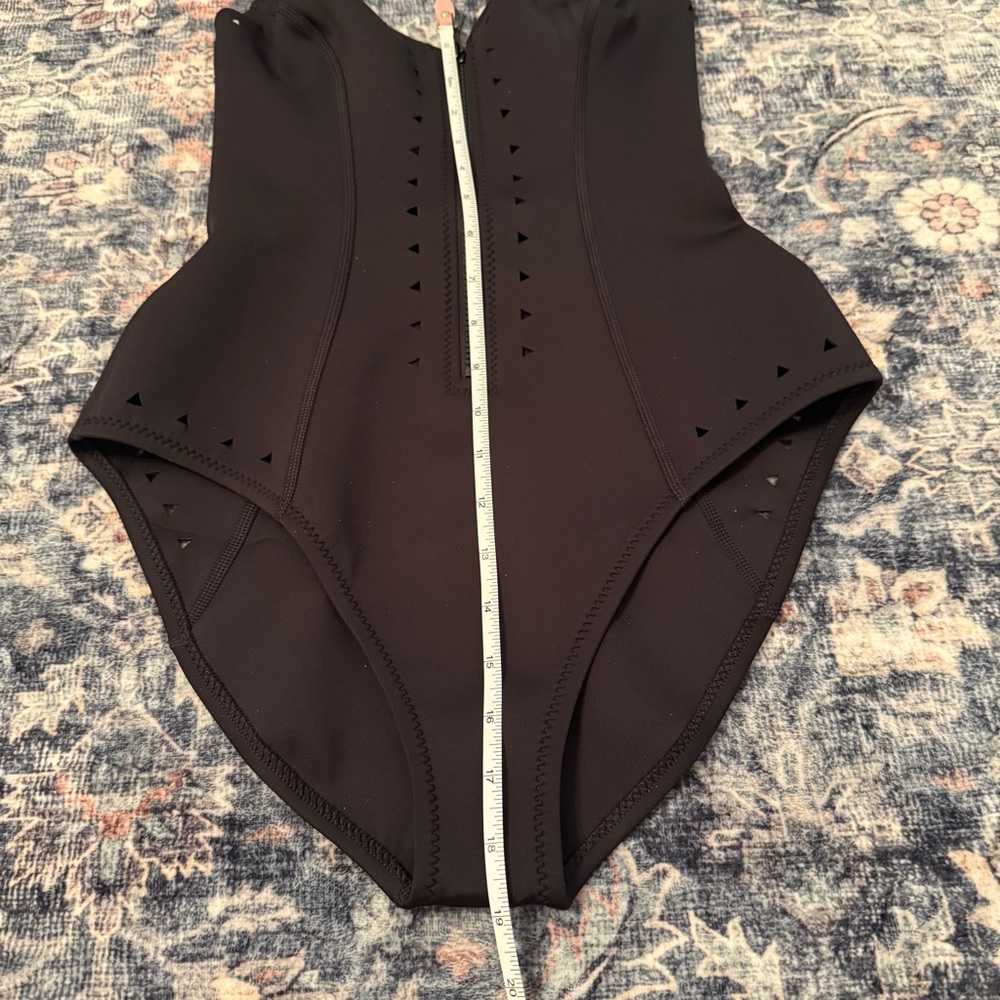 Gigi C| NWT Alexandra Black Cut out Swimsuit in Size M - Picture 15 of 15
